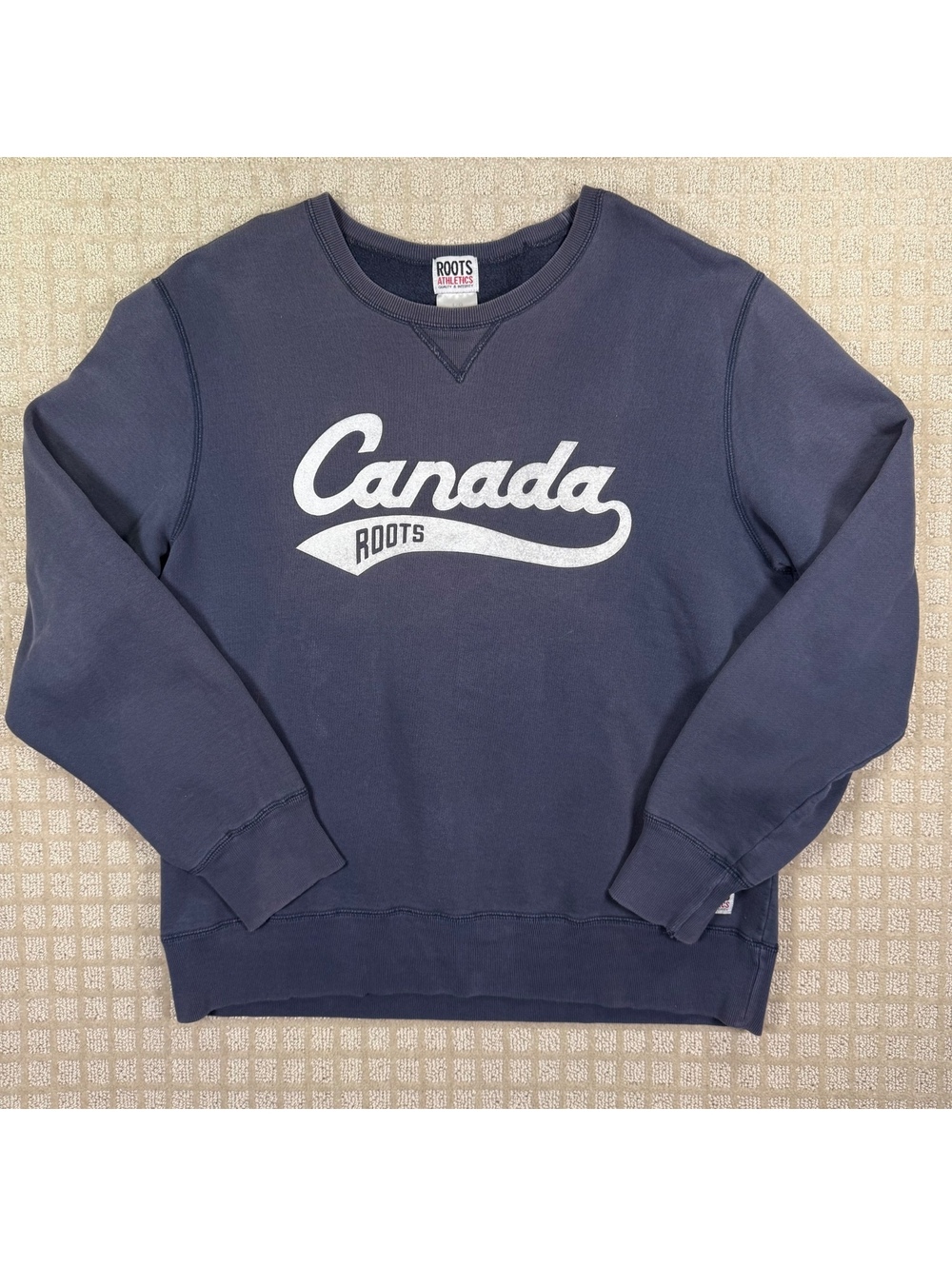 Roots Canada navy crewneck sweatshirt size L/G